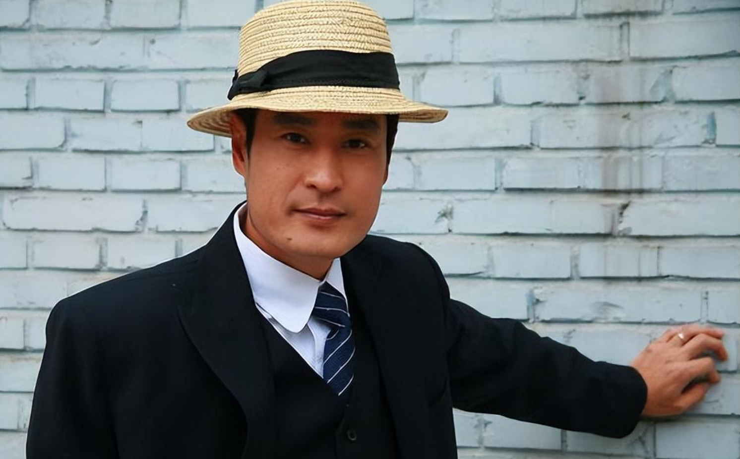 回顾他是80年代珠影红极一时的小生再婚娶小妻子前妻60岁再出圈