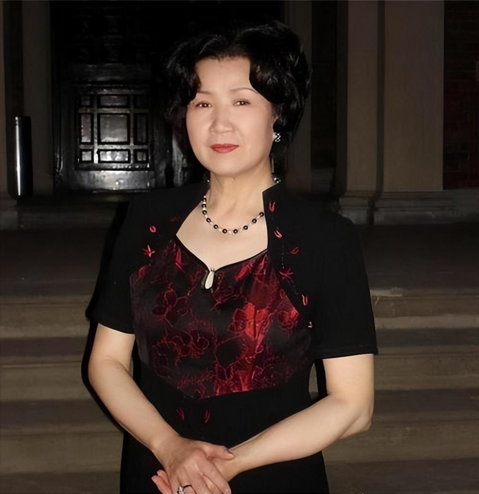 此后,曹翠芬片约不断至今仍活跃在荧幕上,堪称"不老常青树",这得源于