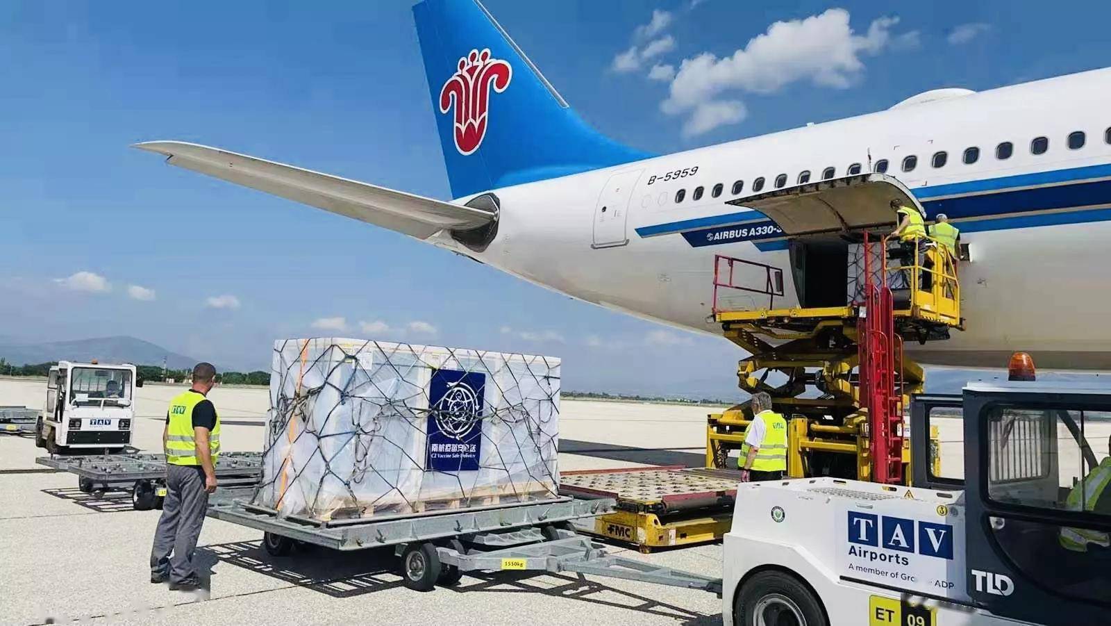 马来西亚世界货运航空一架b738全货机近日从深圳机场飞往古晋,这是