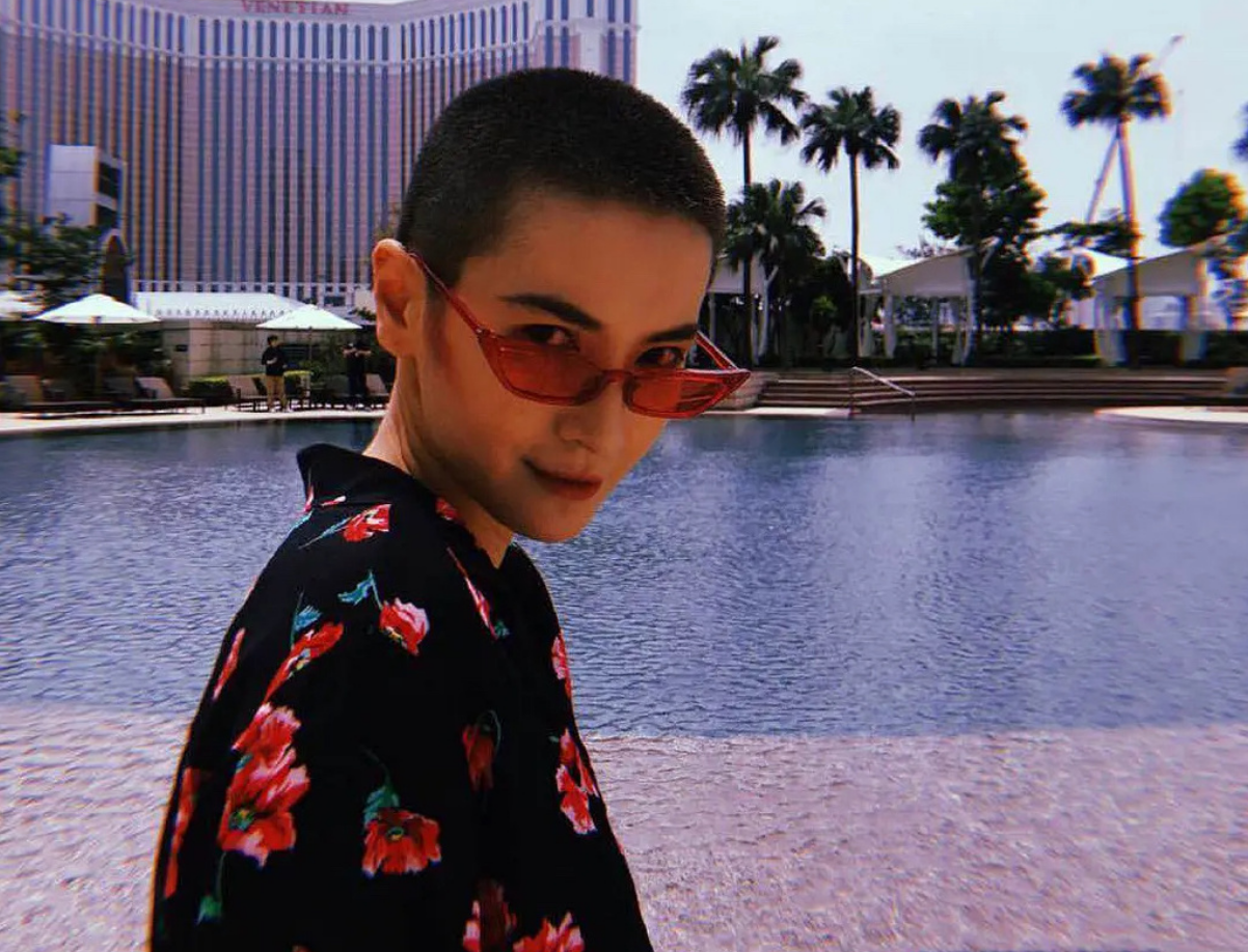 就这样,几次拍摄下来,李媛的表现得到了大家的肯定,并四处安利说她是