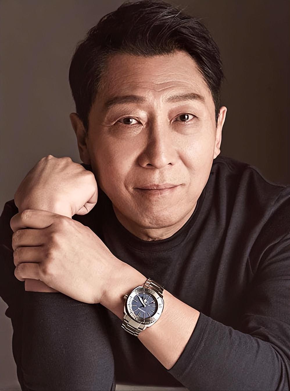 回顾他是国家一级演员娶初恋为妻戏外是宠妻爱女好男人