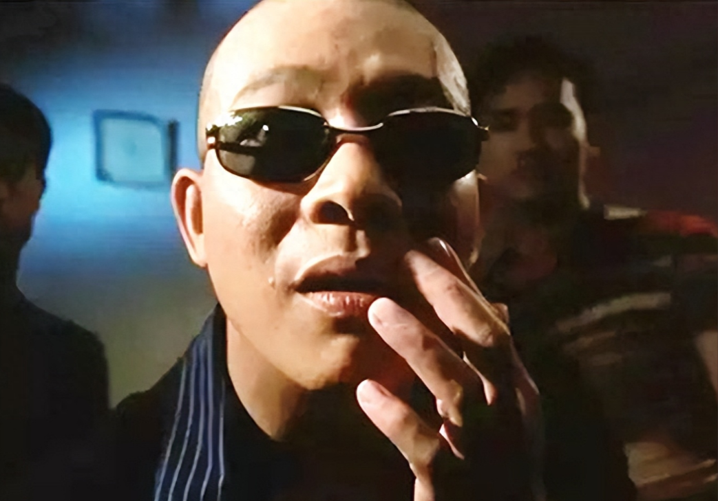 《龙在江湖》的丧波,以及《古惑仔》系列中的暴力大哥等都非常经典,让