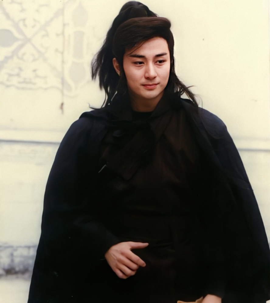 回顾知名老戏骨戏里演反派戏外痴情一生只爱老婆儿子长得很帅