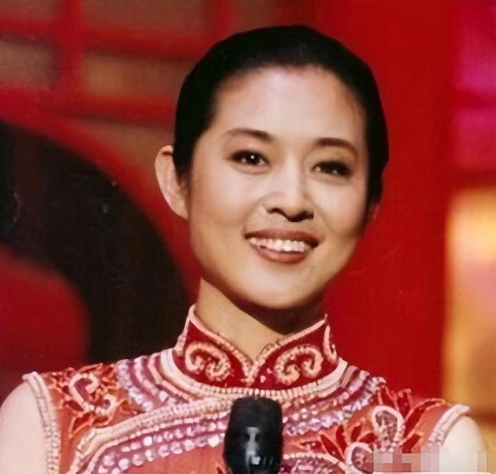 回顾王文澜与倪萍离婚弃生病儿子被骂18年今70岁一人生活