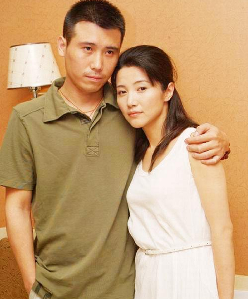 回顾影后颜丙燕照顾绝症母亲8年和李乃文有缘无份50岁还是单身