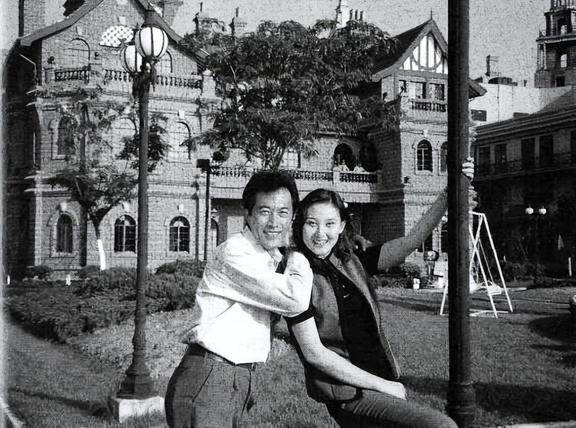 03郑晓宁与林海海离婚之后,他的重心一直在拍戏上,一年几部戏同时上