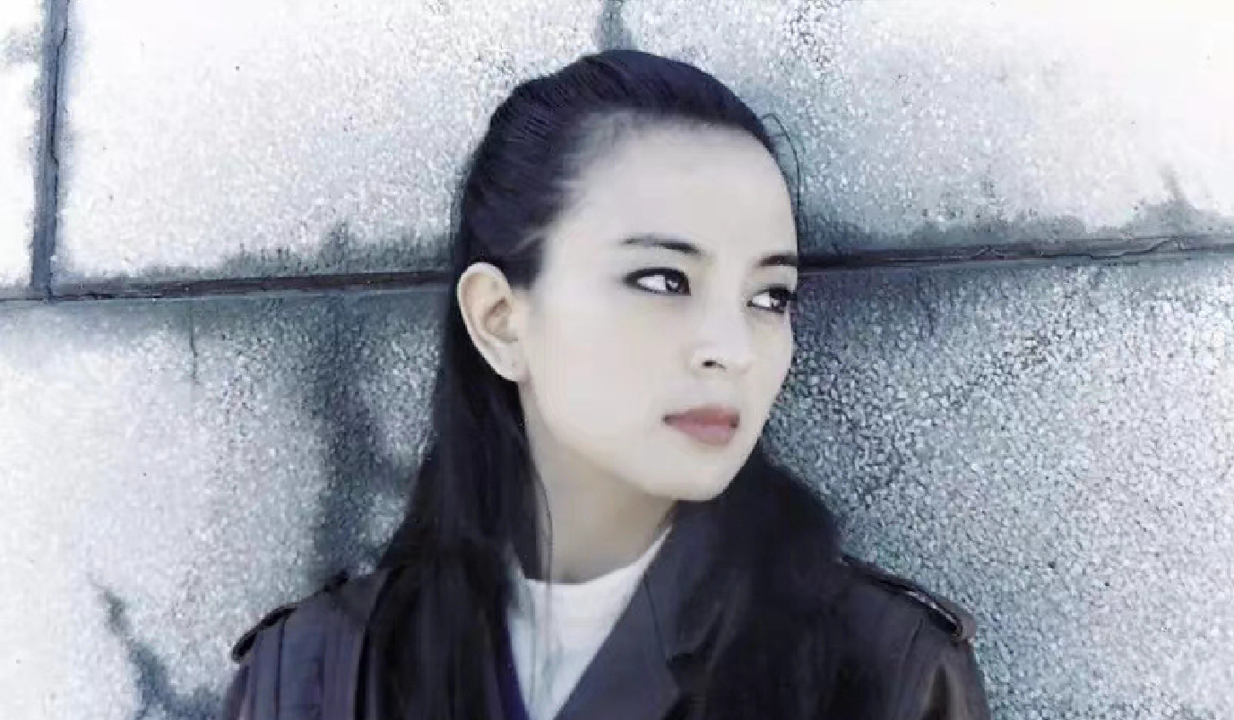 回顾她从演员转型为十佳制片人二婚嫁导演获幸福60岁圆满