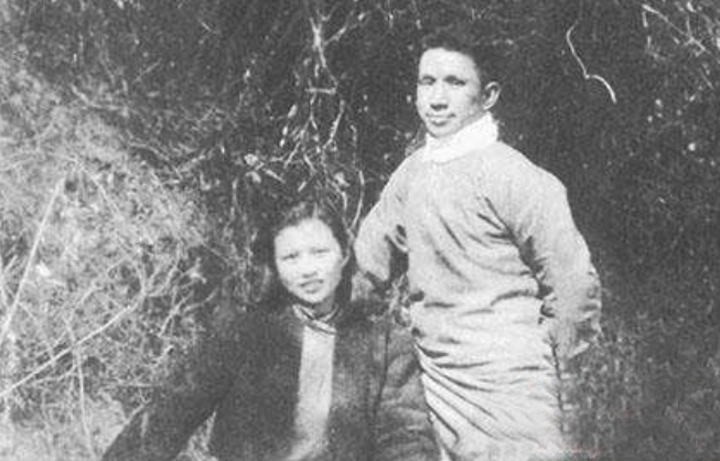 楚青拒绝两次后18岁嫁34岁粟裕携手走过43年的爱情