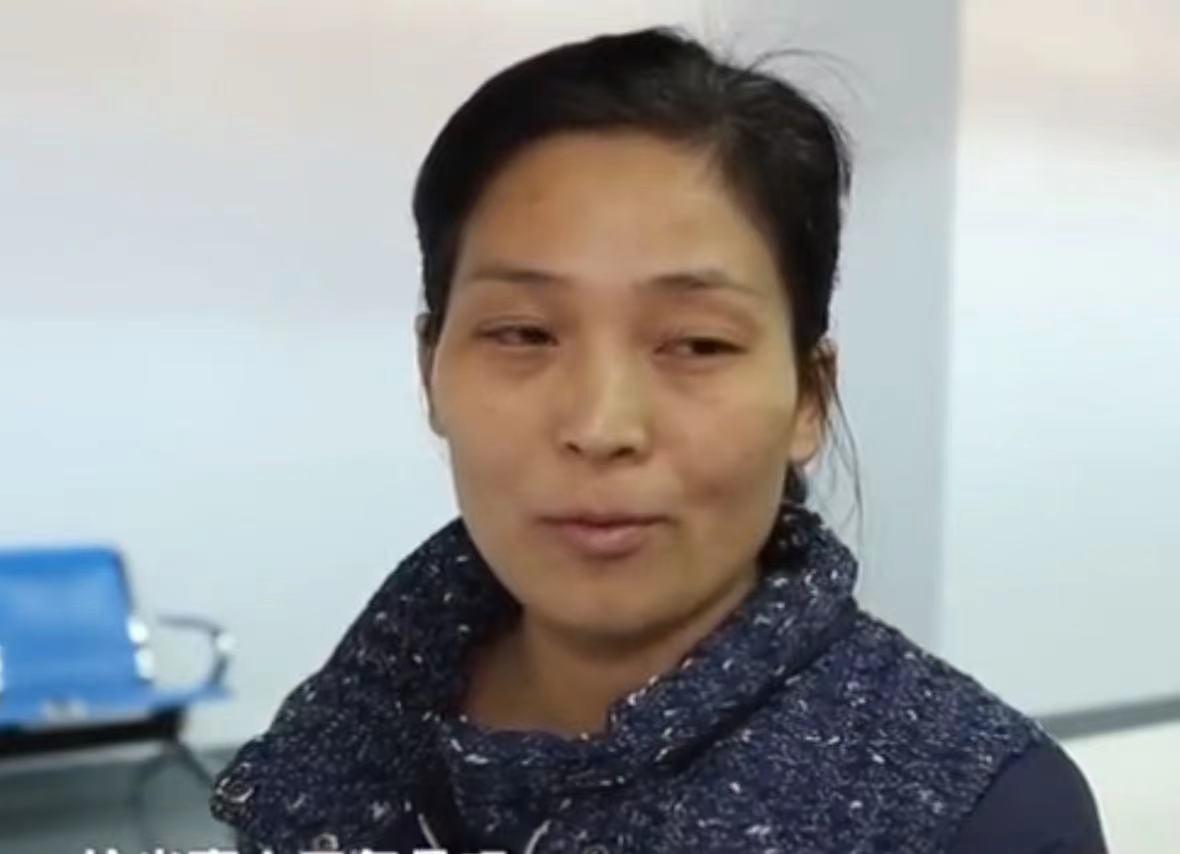 "梁钰娟一开车门就发现,自己放在副驾驶座