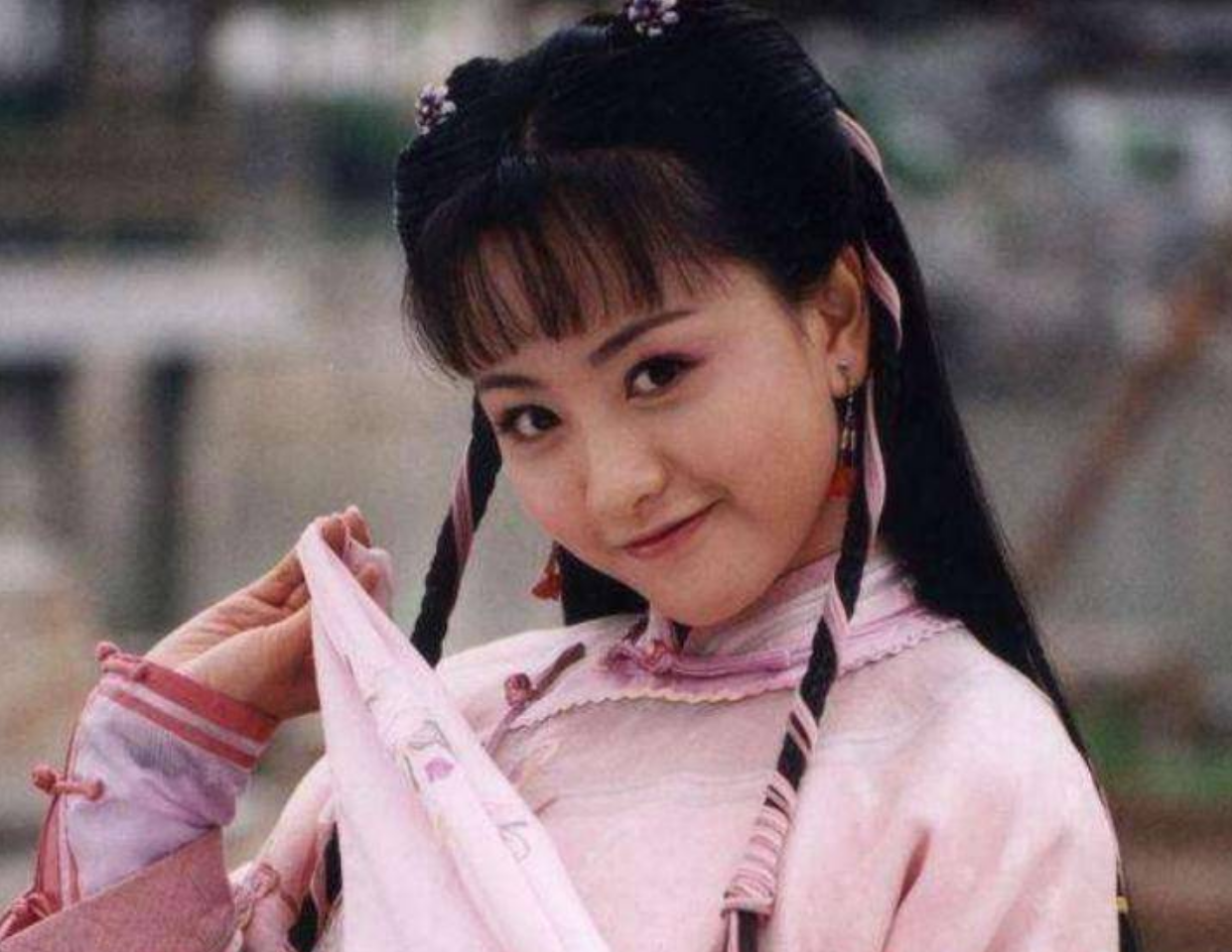 回顾长得精致漂亮演技好出道26年不争不抢不炒作让人非常喜欢