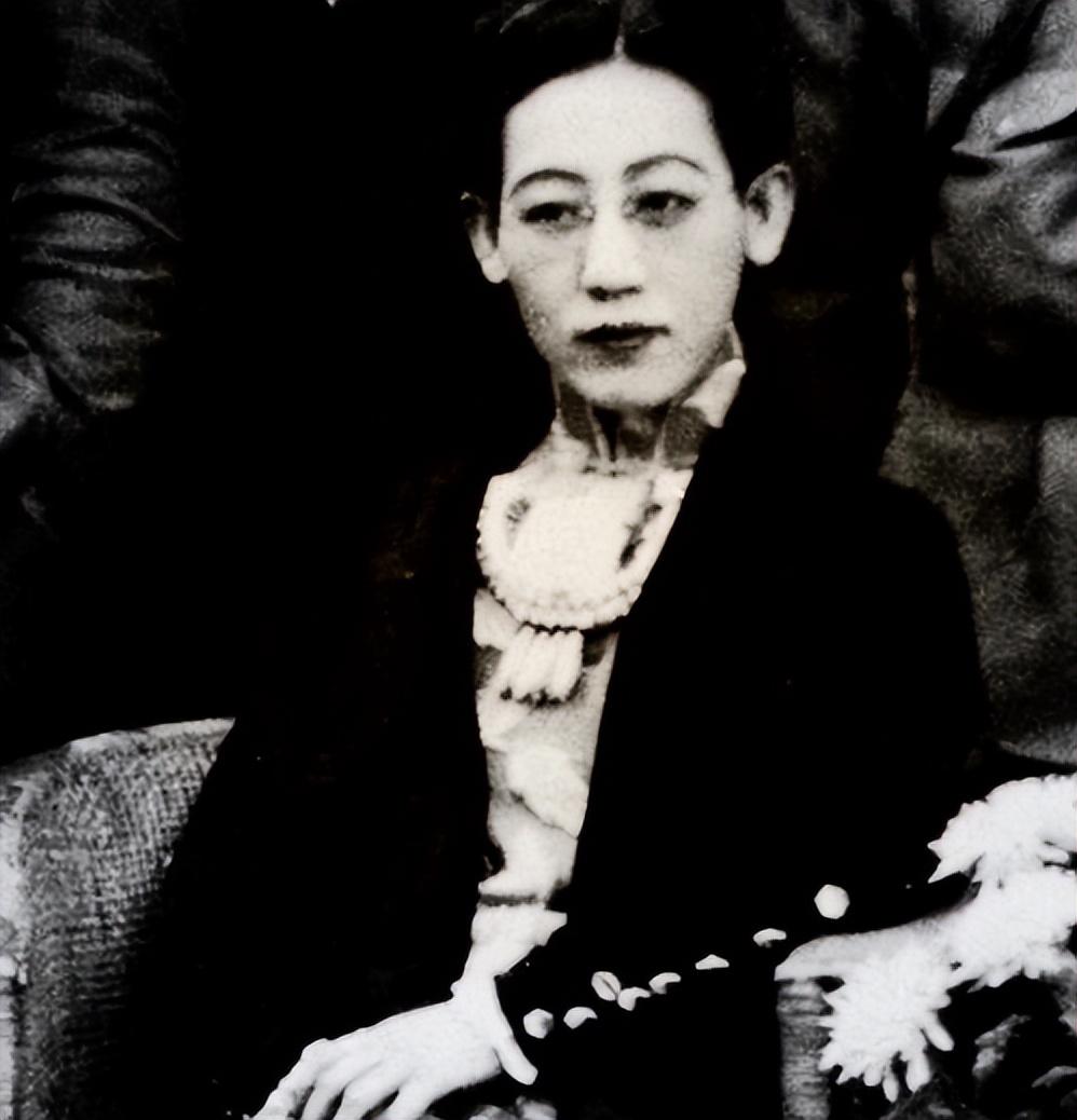 川岛芳子她16岁遭日本老头玷污写信求救家人亲哥劝她认命