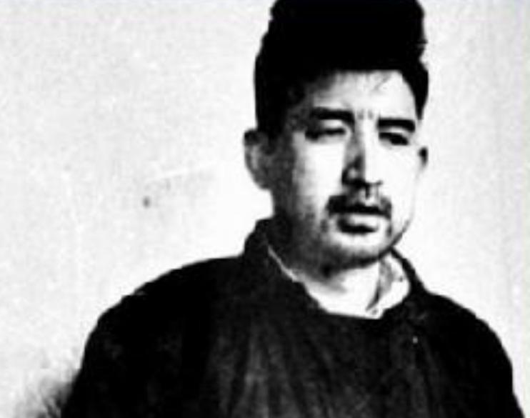 小说《红岩》中,江姐的丈夫彭松涛牺牲后,头颅被挂在城门上示众.