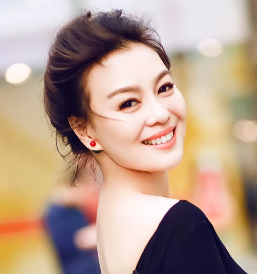 回顾程永新与荣蓉著名作家与知名女演员的幸福生活