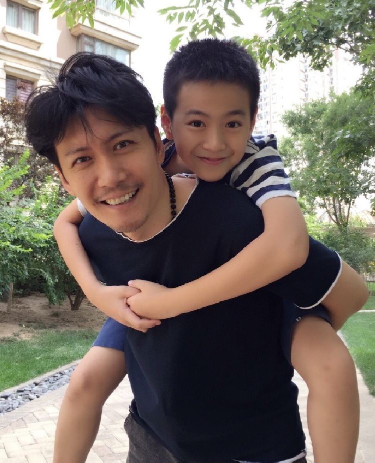 原本谢润还有些挣扎,但看到赵峥的态度后,她也不犹豫了,安心养胎生