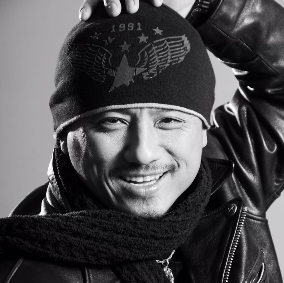 回顾他是著名导演妻子是演员恩爱到老生一个女儿幸福惹人羡