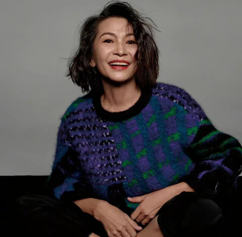 回顾知名老戏骨低调娶大三岁影后为妻一家三口其乐融融惹人爱