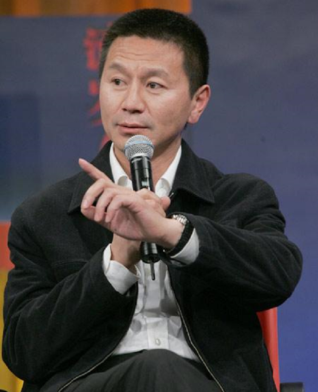 回顾刘莎放弃舞蹈从影22岁嫁44岁吴若甫生一女一家三口幸福