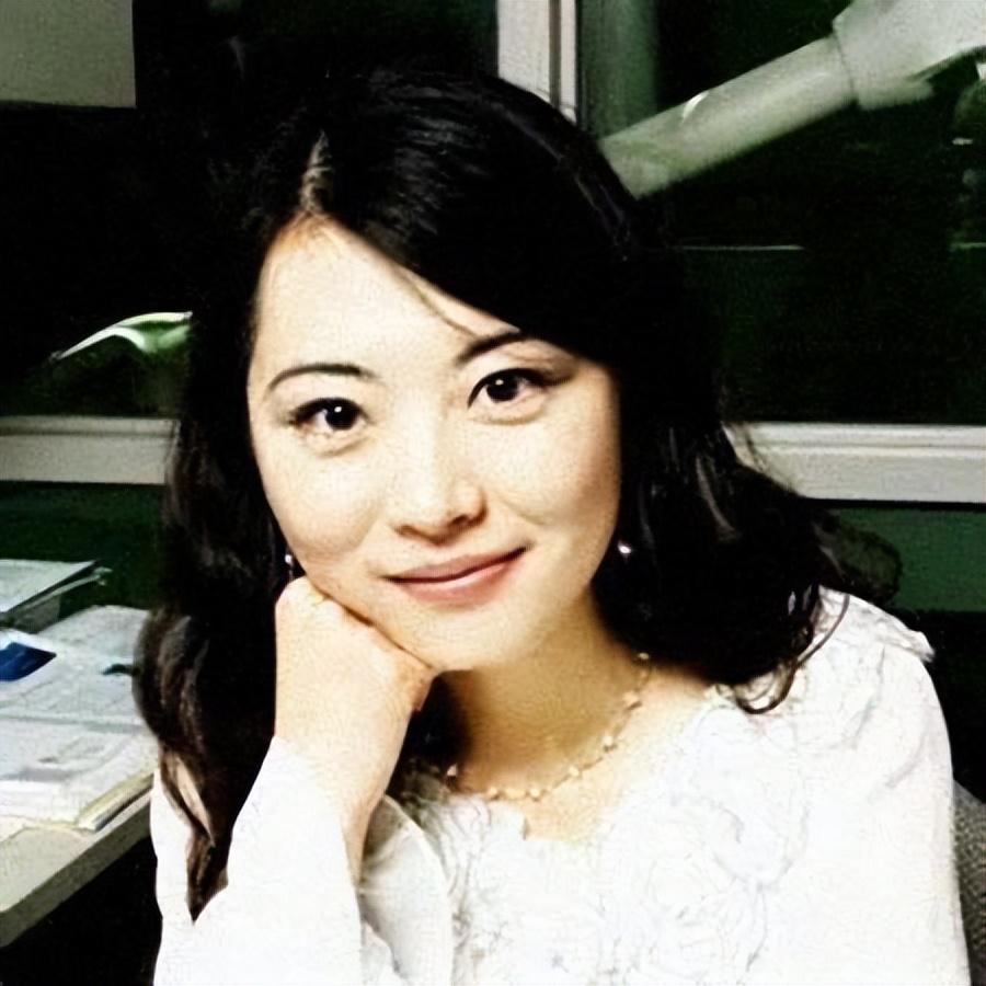 不过在大学的四年生活中,何碧玉依然一门心思的学习,于她而言知识是