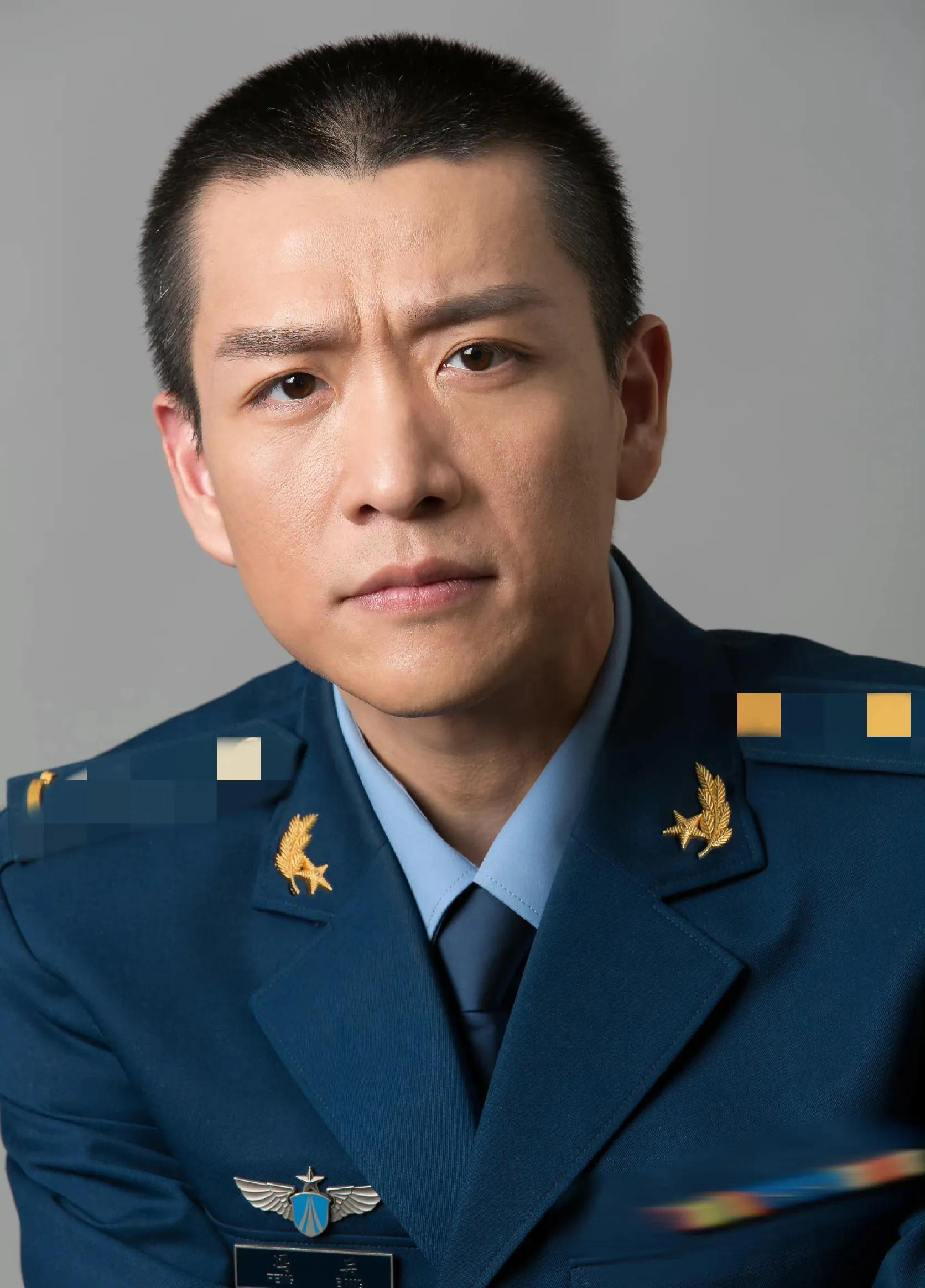 狂飙老默在上海跑外卖被认出一天赚200元评论区道出真相