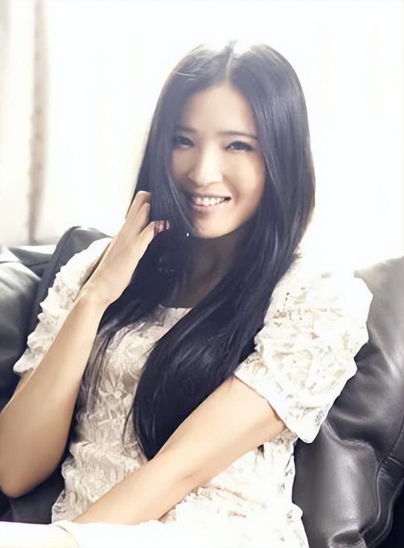 回顾著名导演妻子是演员两人恩爱23年生混血儿子幸福惹人羡