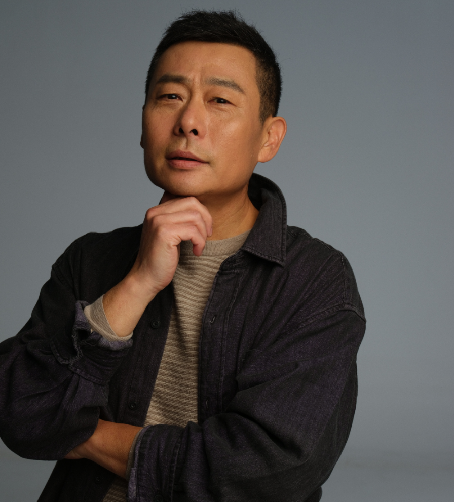 回顾他中戏毕业去经商浮沉十年回归今成国家一级演员