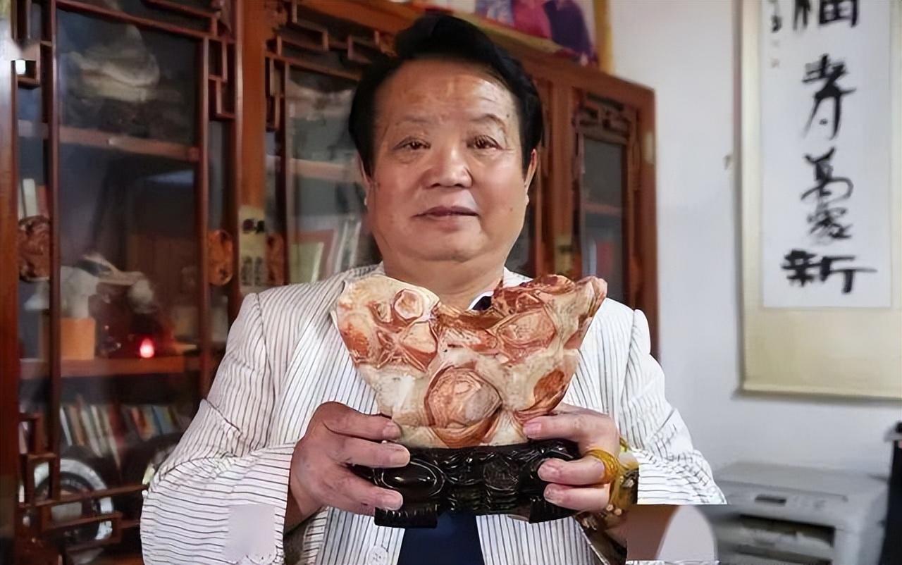 纪实男人花150元买石头遭家人抱怨4年后专家鉴定值9600万