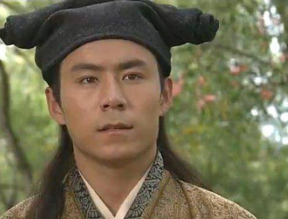回顾他生于山东长于台湾成名于新加坡娶小14岁妻子恩爱一万年
