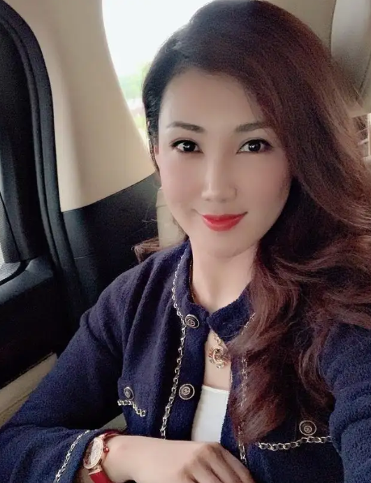 回顾歌王韩磊追小16岁草原之花2年生白发今一家很幸福