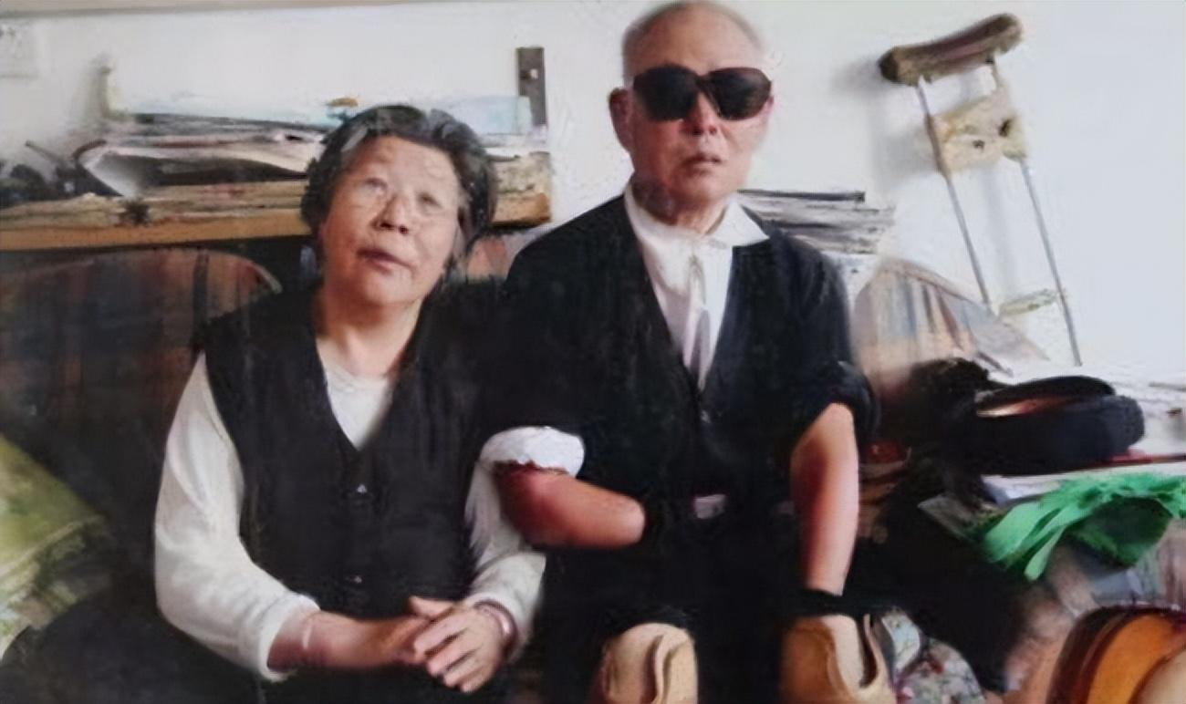 "陈希永见到朱彦夫时,她从来都没有想过,这个失去四肢的军人会成为