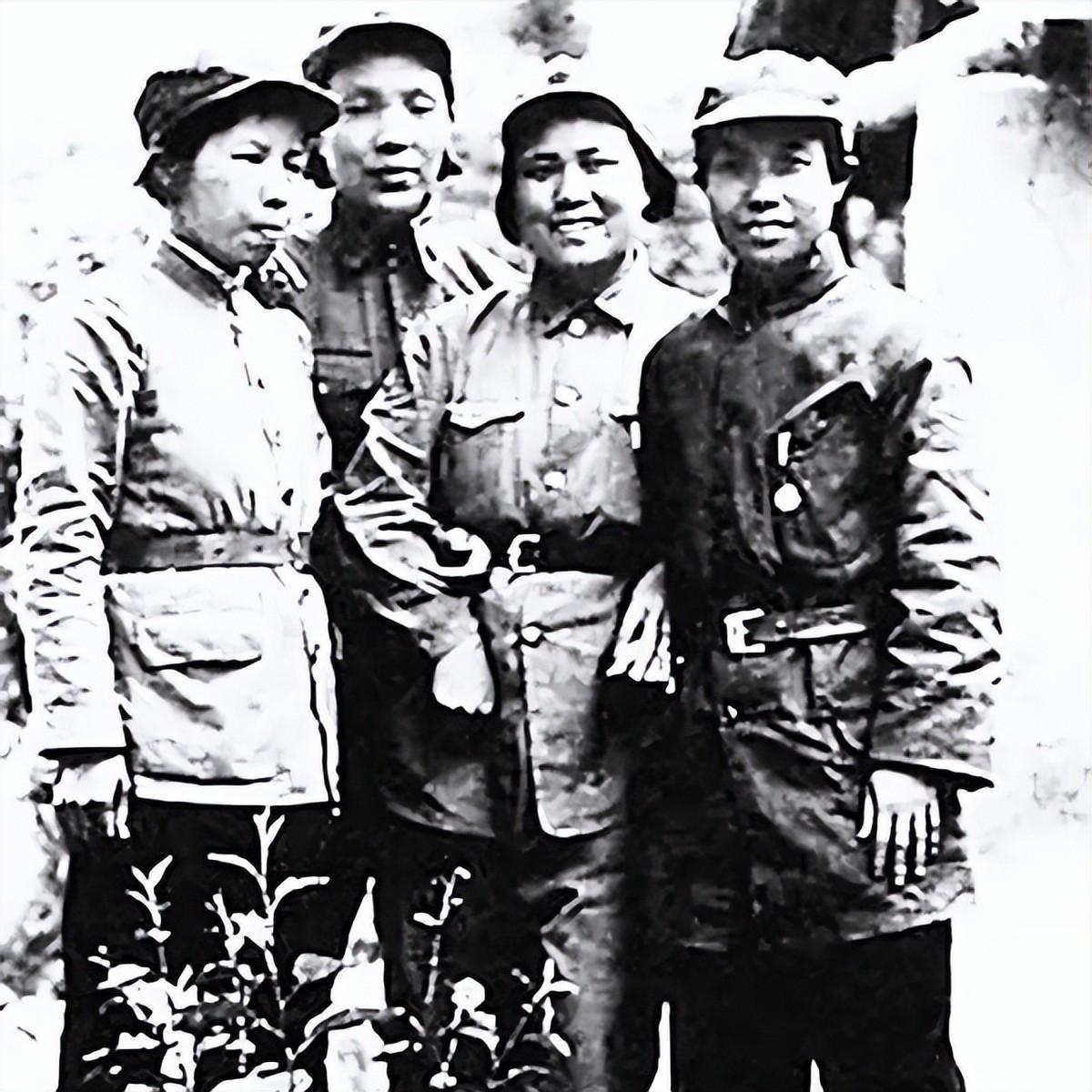 1939年李德返回苏联他留在中国的两任老婆和儿子后来如何