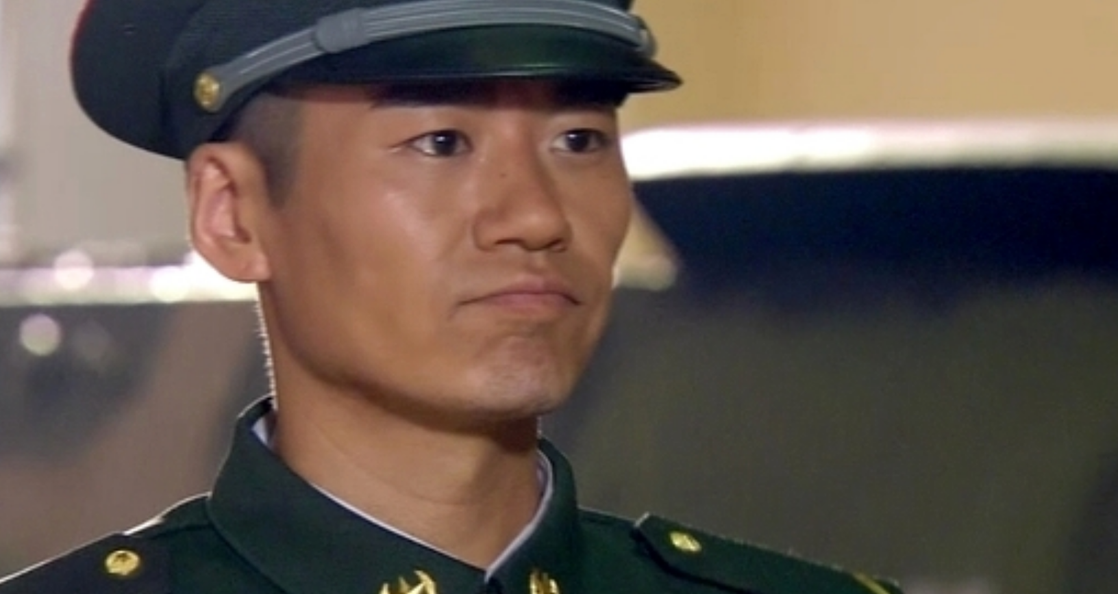 徐佳身高一米八,长得也很帅,但这并没有让他的演艺事业一路狂飙.