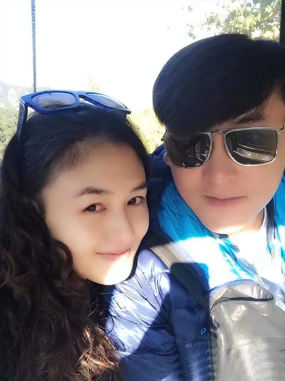 回顾朱墨不后悔嫁大16岁刘小锋婚后生两儿子一家四口其乐融融