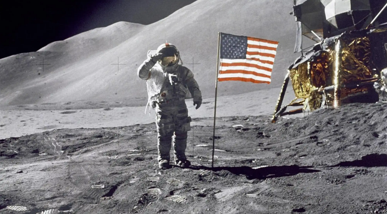 上世纪70年代,美国实施阿波罗登月计划,前后总共将12名宇航员送上了