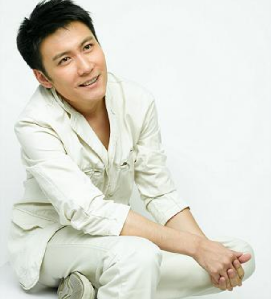 回顾他是知名演员也是百分百好老公百分百好爸爸