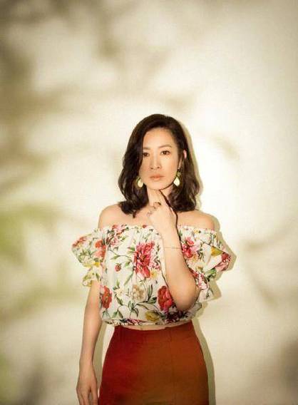 事实证明没婚姻没子女除了钱一无所有的佘诗曼才是人间清醒