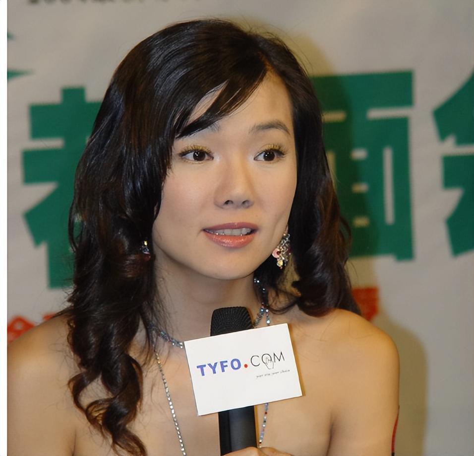 生活的重担,让15岁的谢金燕过早地承担起改变命运的责任.