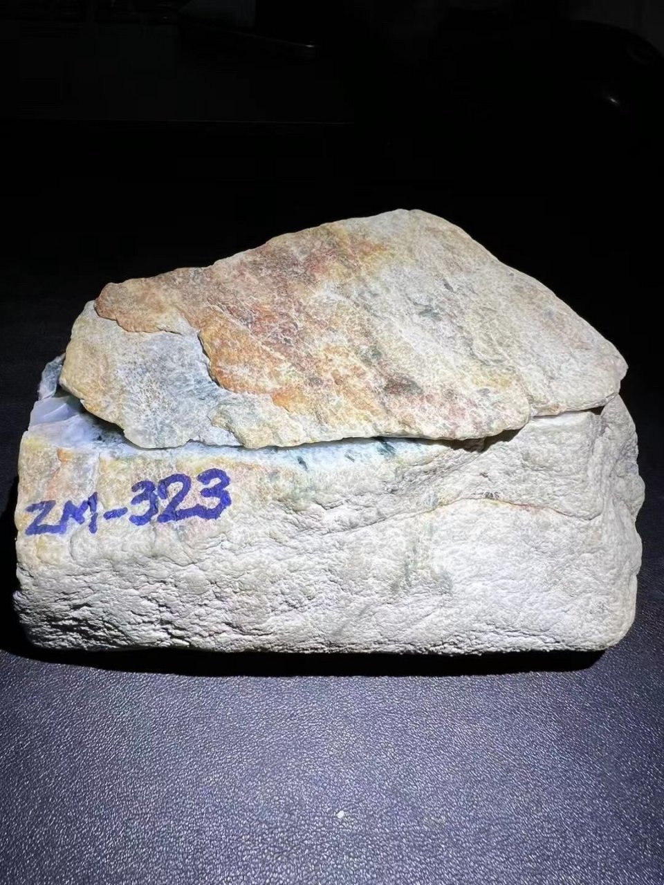 点击头像看直播# #翡翠原石#翡翠的裂:裂是翡翠瑕疵类别中较为常见的