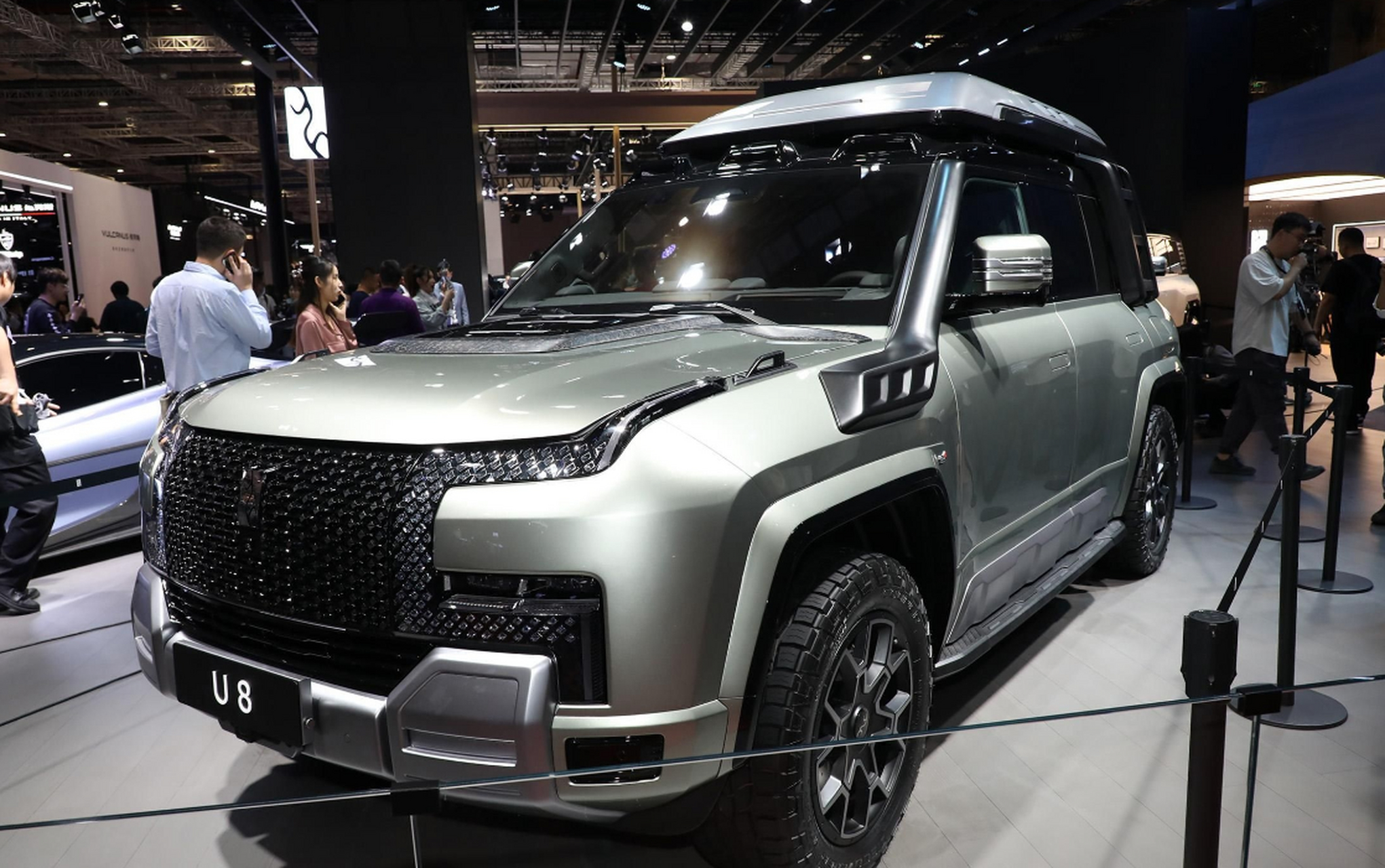 "100万还买什么国产车",结果被仰望u8打脸了 经常有人说都花30万以上