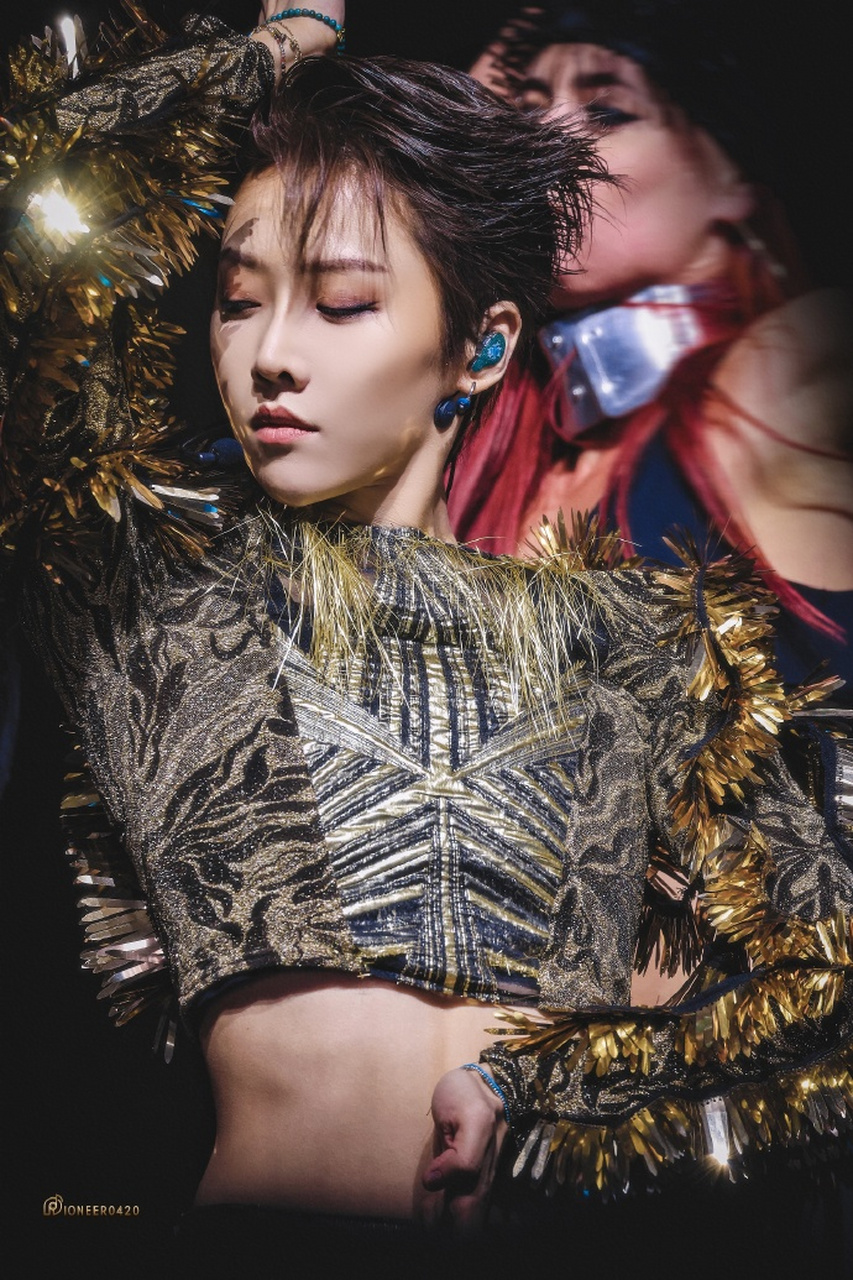 据外媒billboard报道,刘雨昕在科切拉社交媒体上备受瞩目,她凭借高