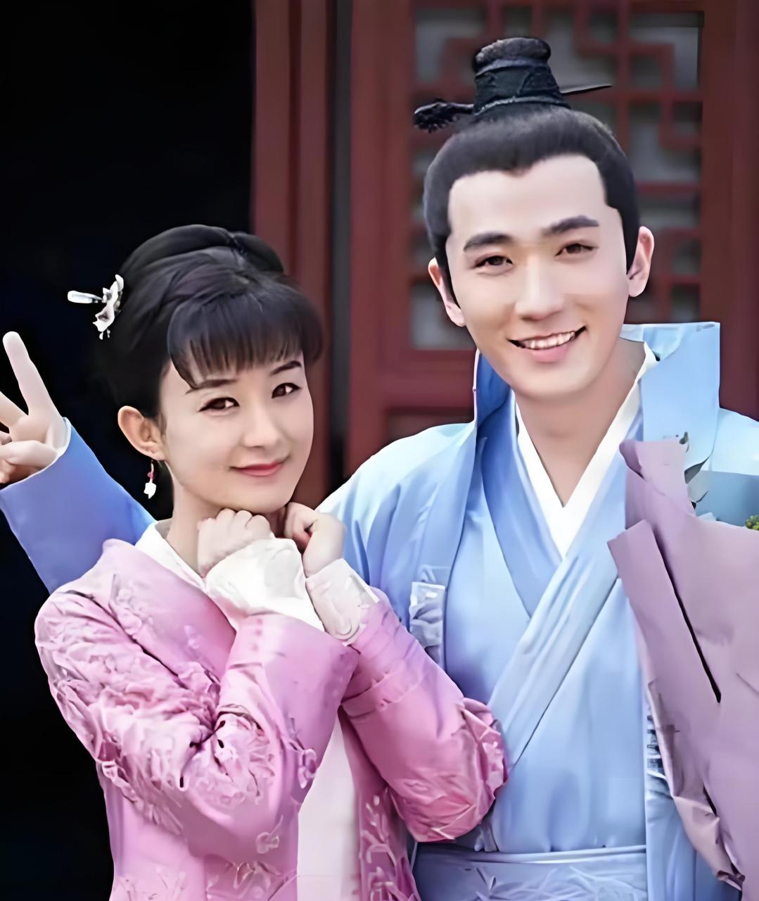 朱一龙赵丽颖合影旧照#  原来朱一龙和赵丽颖还有这么甜的合影,梦回