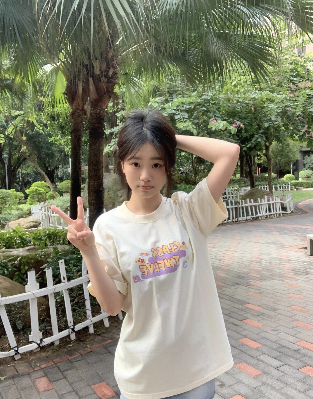 我老板的姑娘,二十二岁的年纪,却常常被人误认成初中生