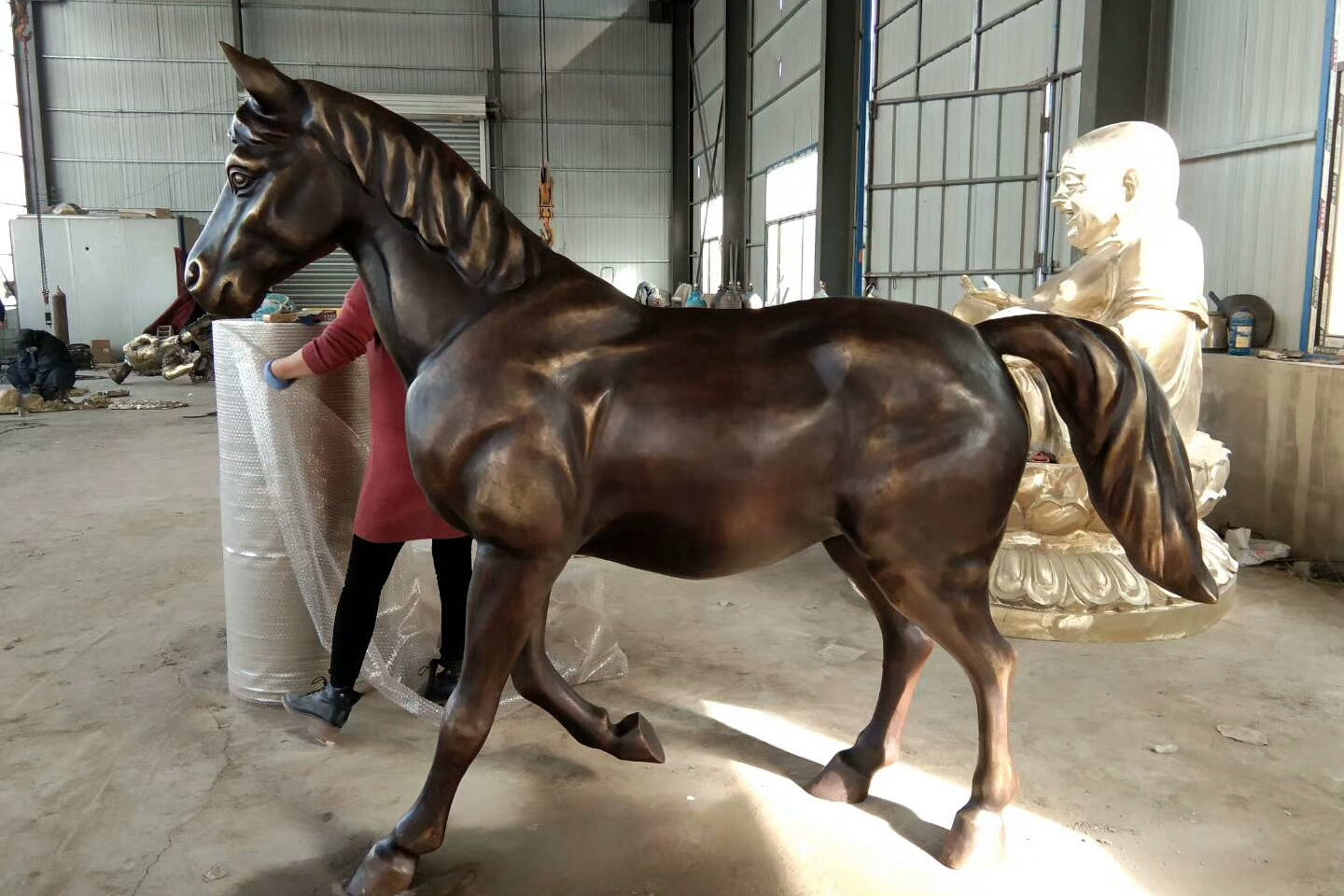 铜马是历史悠久的艺术品,代表古代工艺水平,承载丰富文化内涵和象征