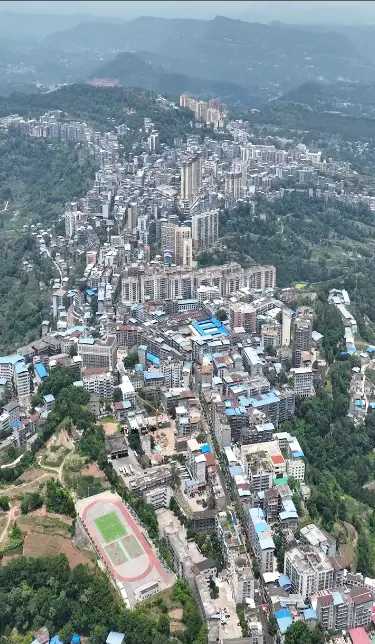 号称四川第一镇竟然建在山顶上,有着1300多年历史→仪陇县金城镇,不仅