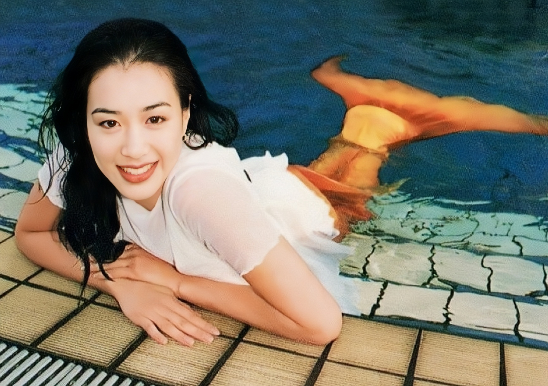 钟丽缇的美人鱼在水里畅游的画面配上王菲的「天使」真的是视听盛 ..