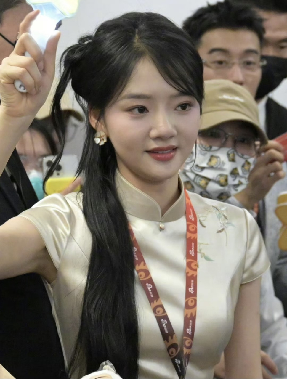 这个是任敏?越来越不像了么!