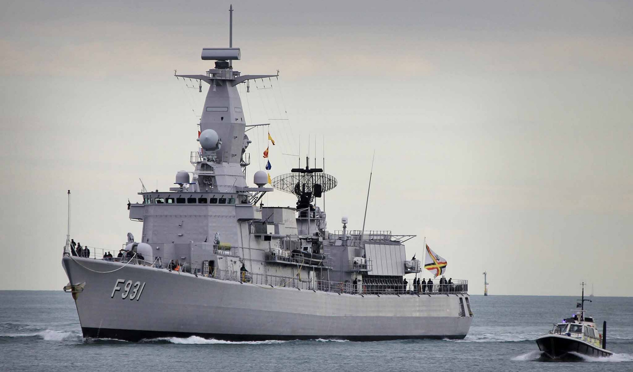 舰船欣赏:荷兰皇家海军卡雷尔.多尔曼级护卫舰,该舰长 122.3米,宽14.