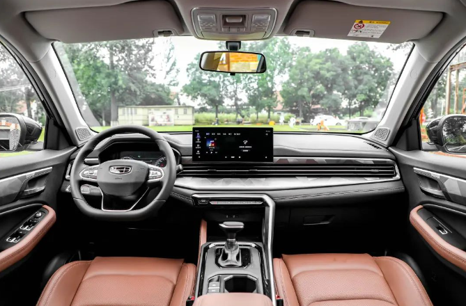 69w,增压自动挡大空间家用suv,油耗6.8l,实拍吉利远景x6