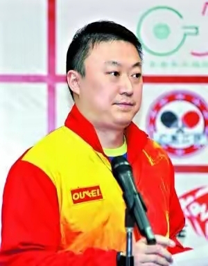 在澳门世界杯上,中国女乒主教练马琳仅现场指导陈梦和王曼昱,其他