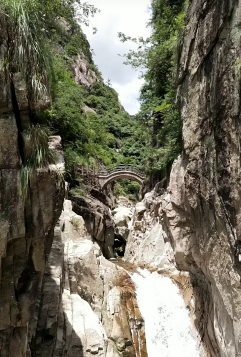 鄣山大峡谷图片