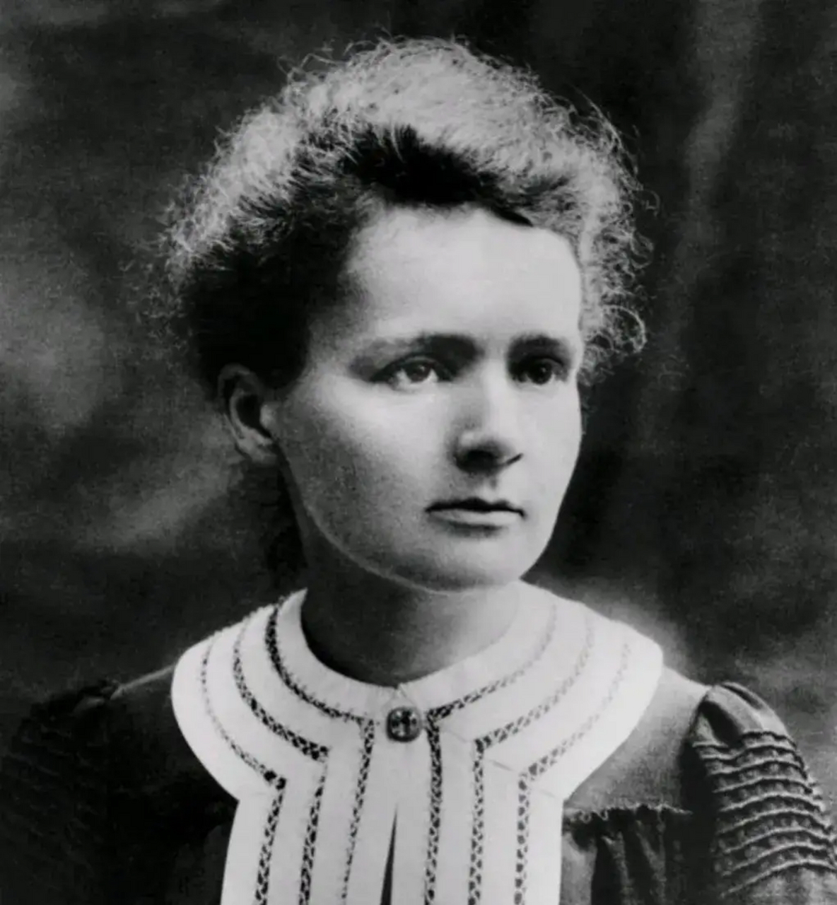 居里夫人:17岁时你不漂亮,可以怪罪于母亲没有遗传好的容貌;但是30岁